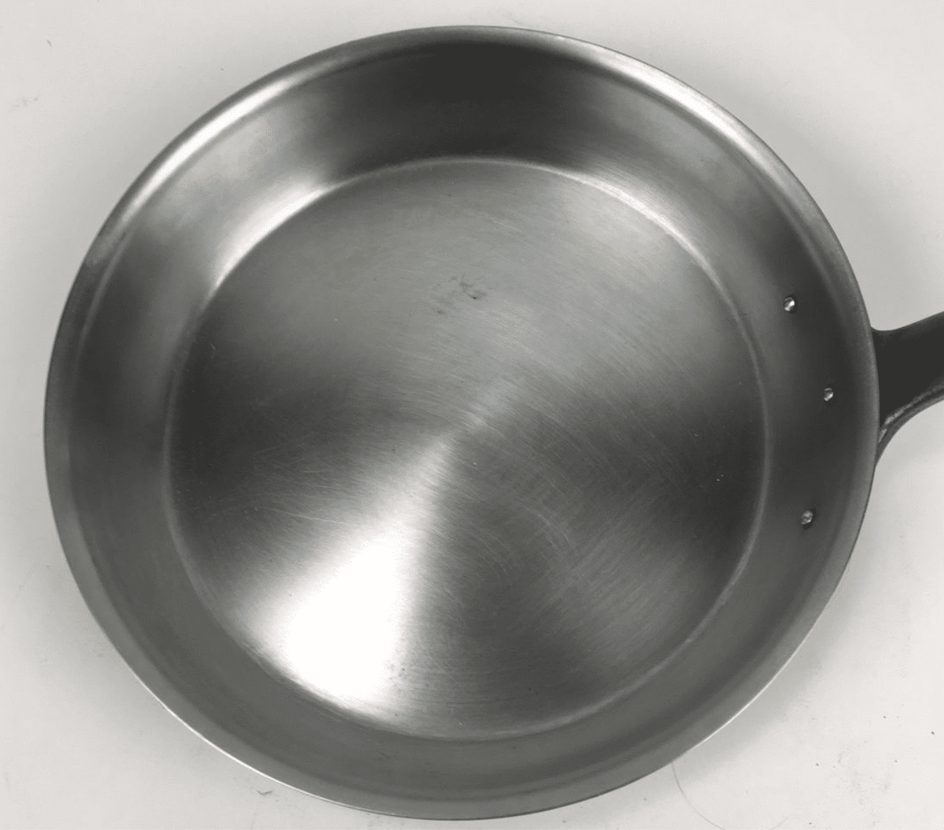 Interior finishes on stainless-lined pans